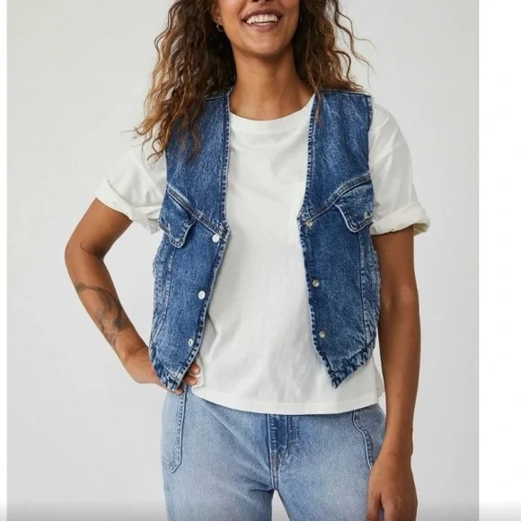 Free People/ We The Free Denim Vest With White Sherpa Lining Size XS - Picture 2 of 12